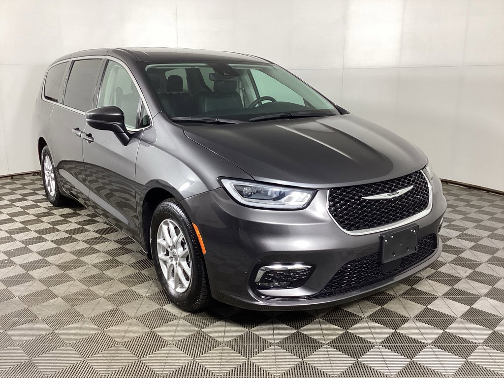 Used 2023 Chrysler Pacifica Touring-L