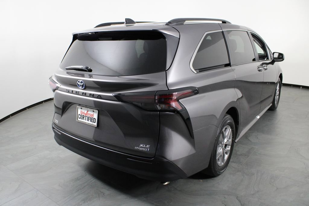 Used 2024 Toyota Sienna XLE image 17
