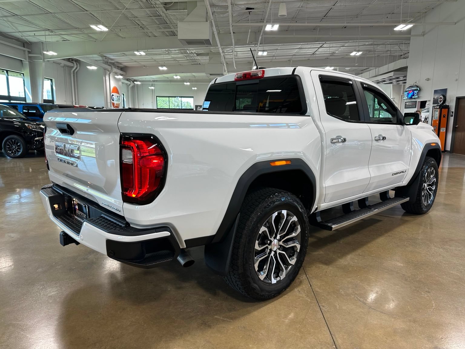 Used 2024 GMC Canyon Denali AWD/4WD image 8