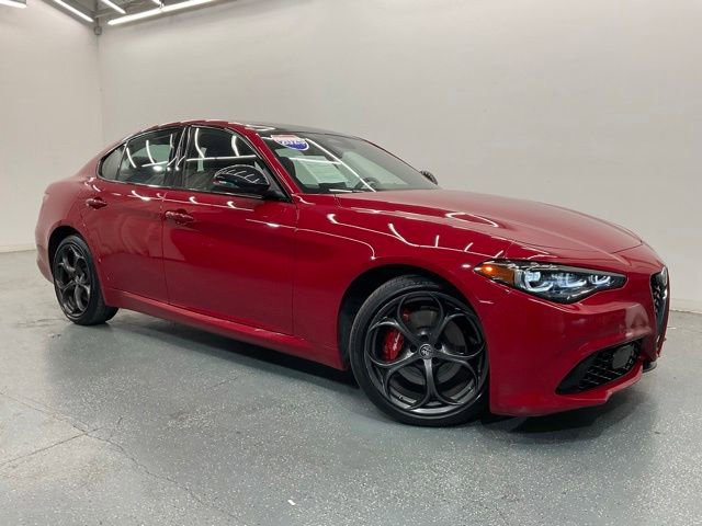 Used 2025 Alfa Romeo Giulia AWD image 2