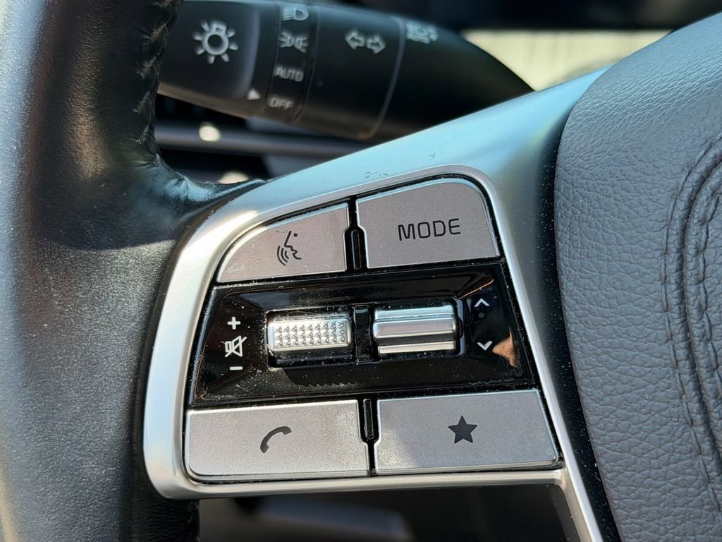 Used 2025 Kia Telluride EX w/ EX Captain's Chair Package FWD image 26