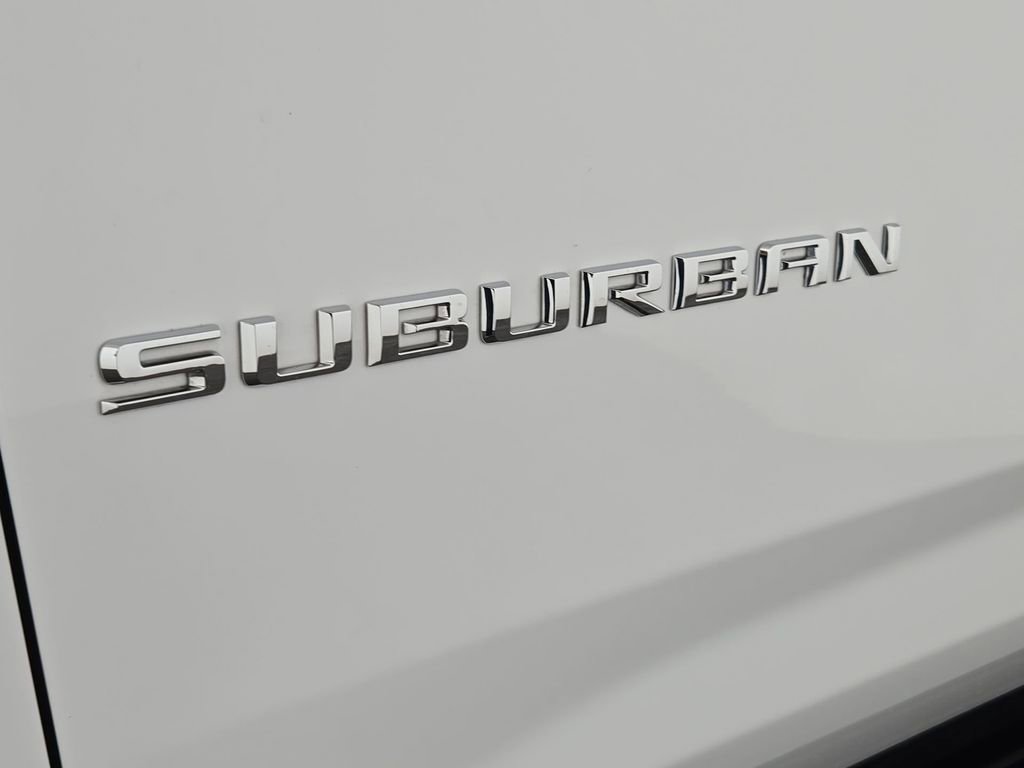 Used 2025 Chevrolet Suburban LS image 38