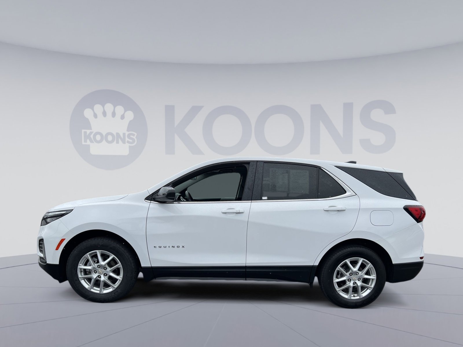 Used 2024 Chevrolet Equinox LT image 2