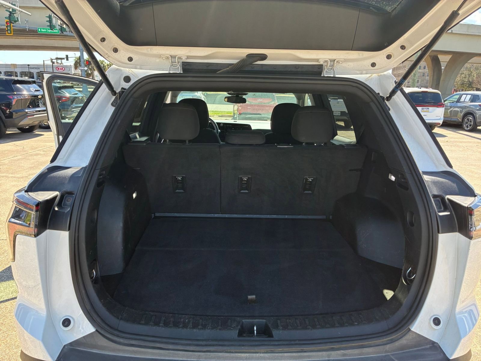 Used 2025 Chevrolet Equinox LT AWD/4WD image 30
