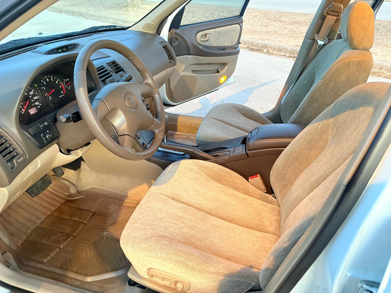 Used 2000 Nissan Maxima GXE image 28
