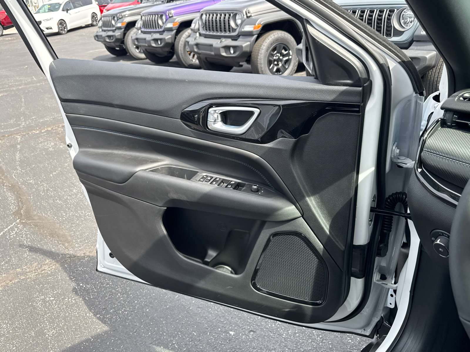New 2026 Jeep Compass Latitude AWD/4WD image 16