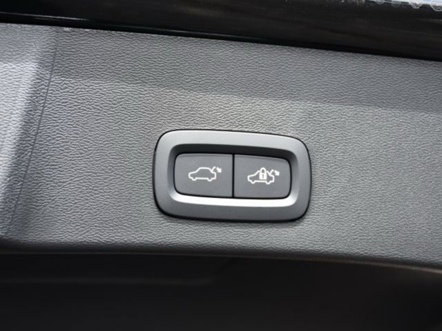 New 2025 Volvo XC40 B5 Core w/ Protection Package Premier image 27