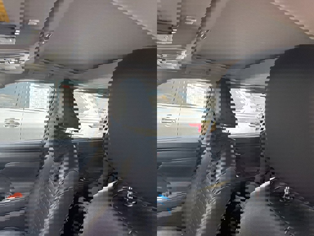 Used 2023 Toyota Highlander XLE image 2