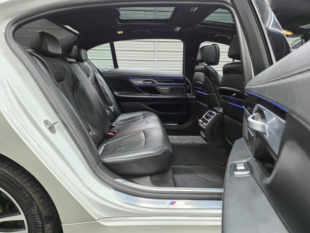 Used 2021 BMW 750i xDrive w/ M Sport Package AWD/4WD image 16