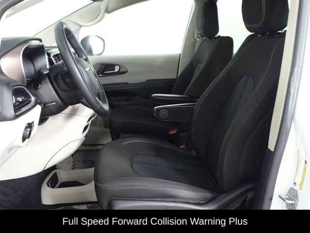 Used 2021 Chrysler Voyager L FWD image 9