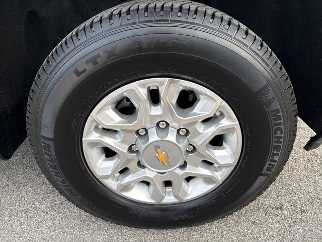 Used 2024 Chevrolet Silverado 3500 LTZ w/ LTZ Convenience Package RWD image 9