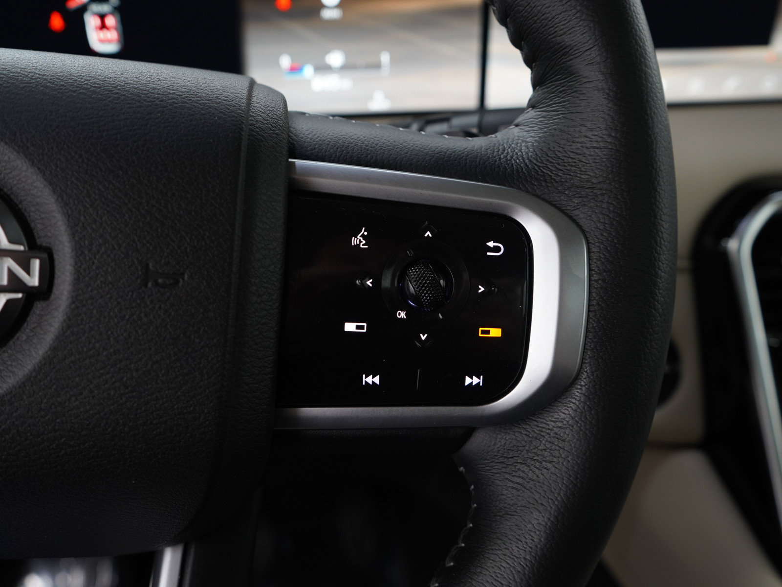 Certified 2025 Nissan Armada Platinum AWD/4WD image 30