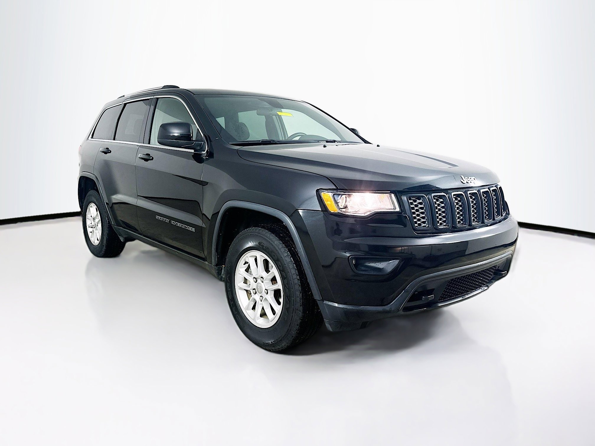 Used 2018 Jeep Grand Cherokee Laredo