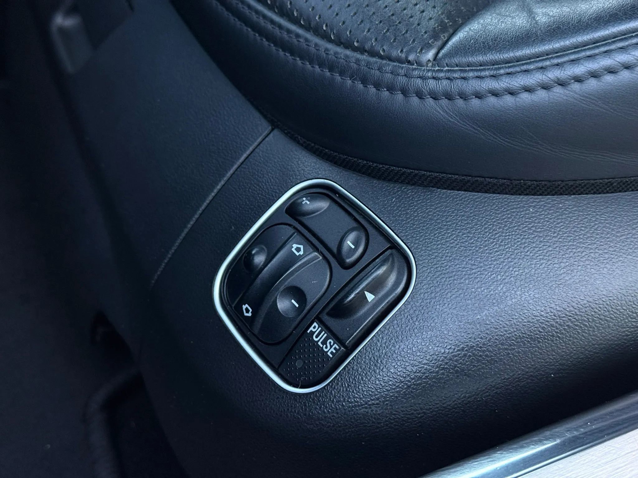 Used 2009 Mercedes-Benz SL 63 AMG image 28