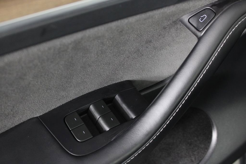 Used 2024 Tesla Model Y Long Range image 23