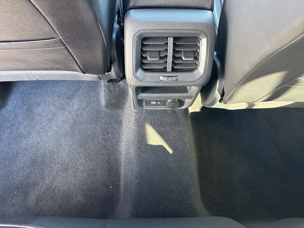 Used 2024 Volkswagen Tiguan SE image 23