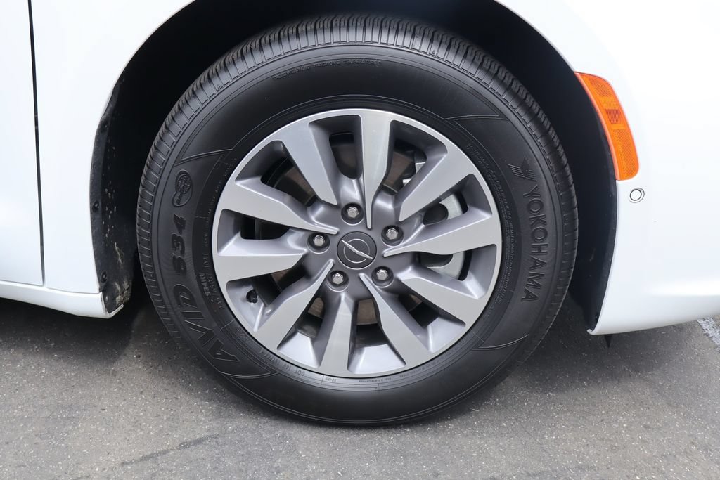 Used 2025 Chrysler Pacifica Select FWD image 10