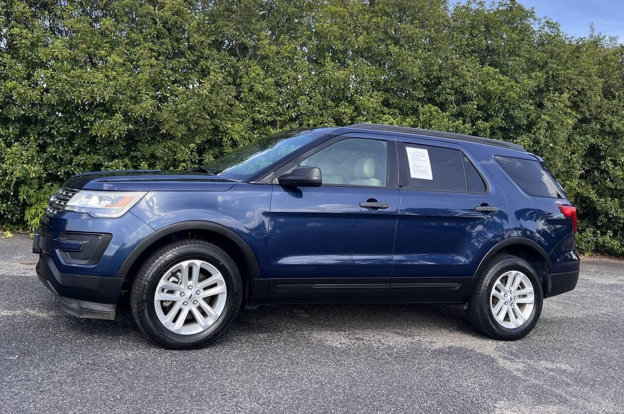 Used 2017 Ford Explorer 4WD image 3