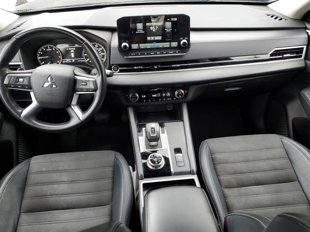 Used 2023 Mitsubishi Outlander SE Black Edition image 9