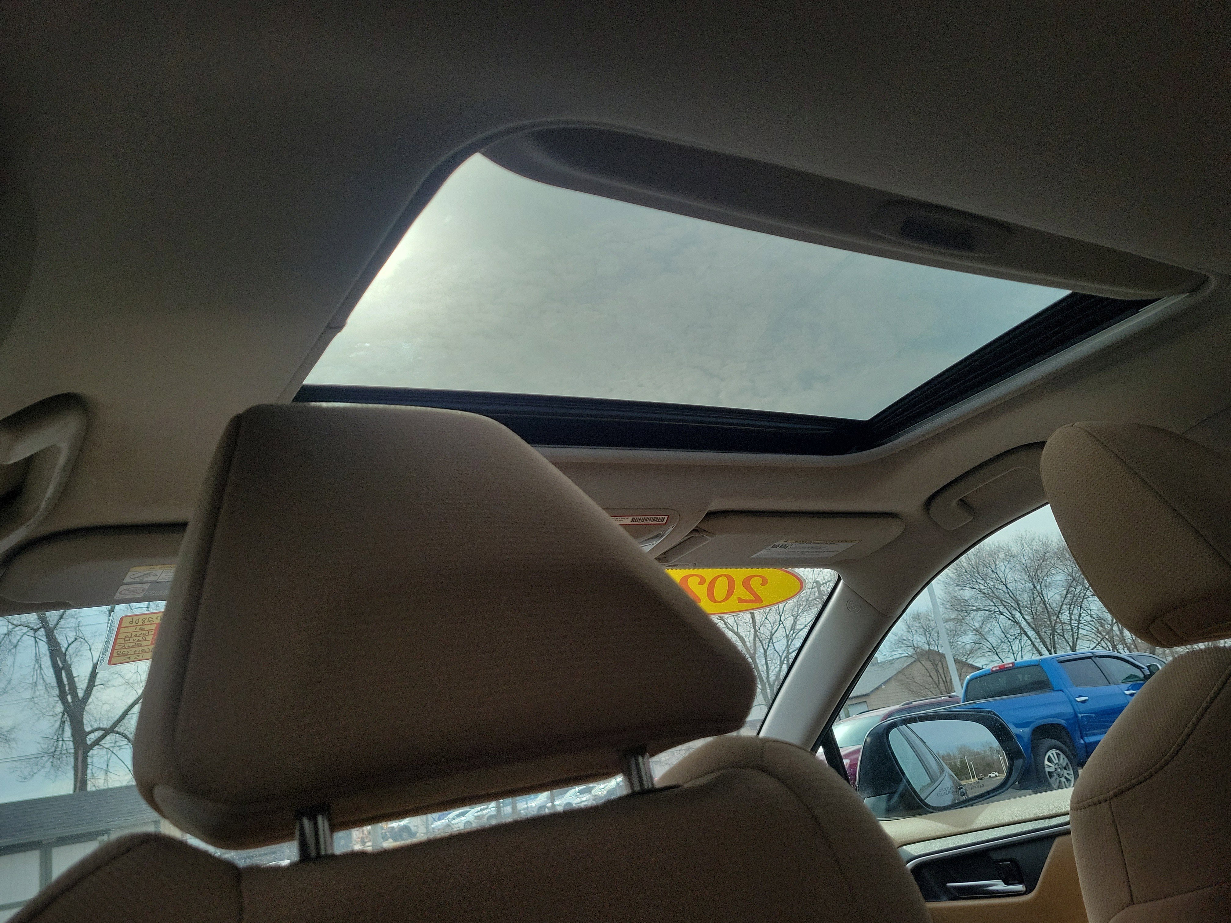 Used 2021 Toyota RAV4 XLE w/ Convenience Package image 12