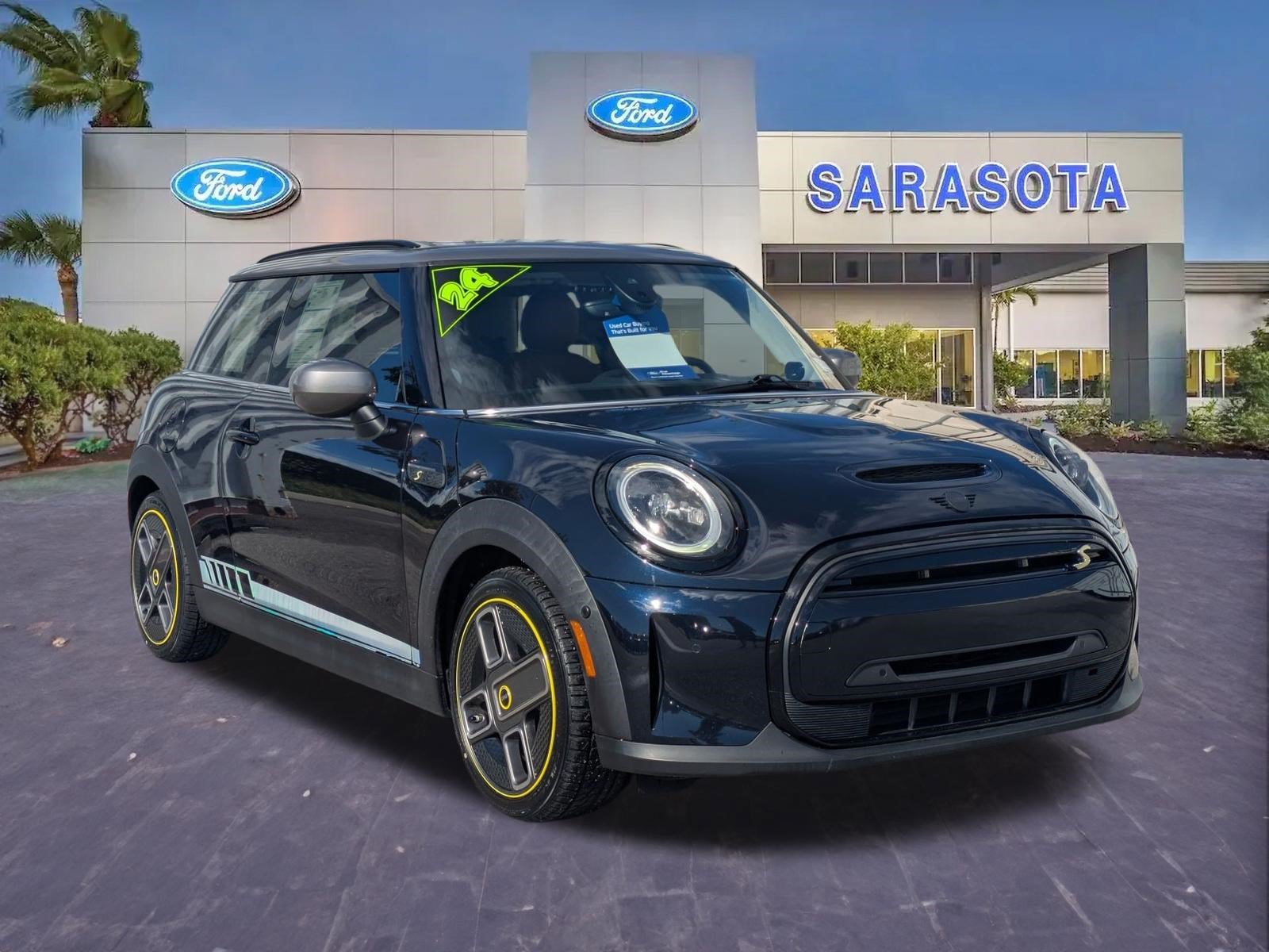 Used 2024 MINI Cooper SE FWD image 1