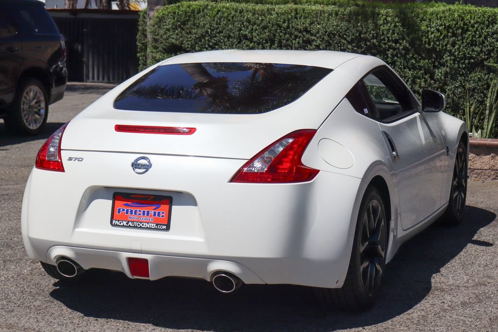 Used 2017 Nissan 370Z Coupe RWD image 9