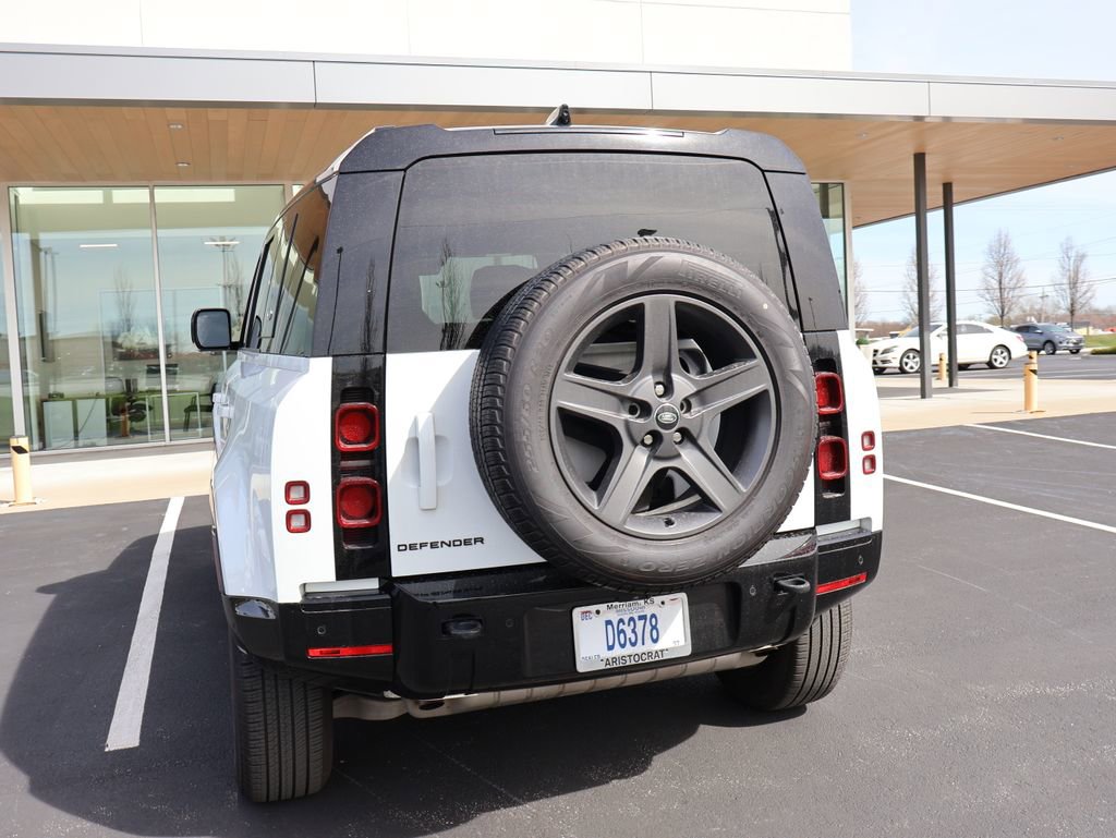 Used 2024 Land Rover Defender 110 X-Dynamic SE image 13