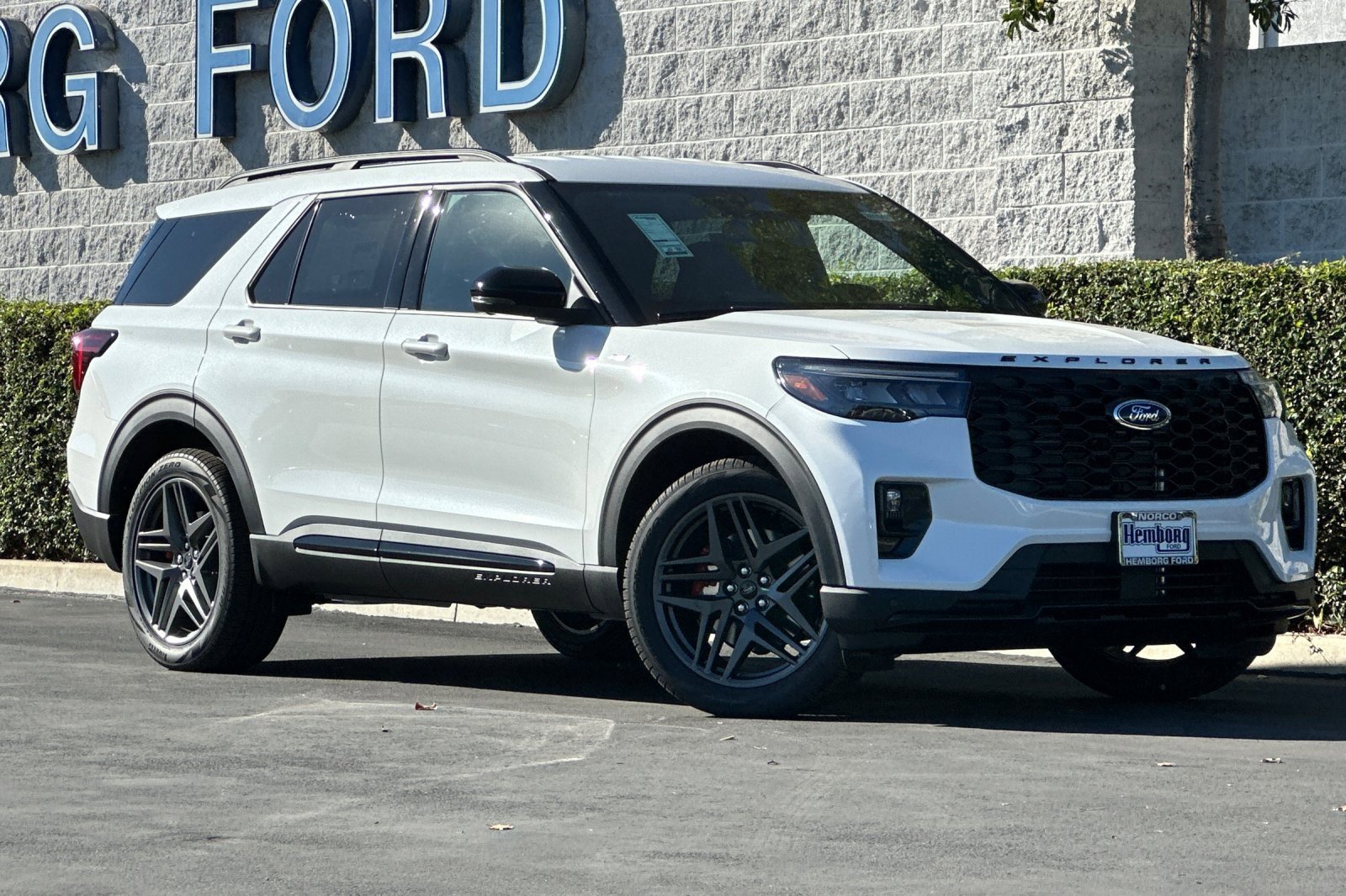 New 2026 Ford Explorer ST-Line w/ ST-Line Street Pack image 2