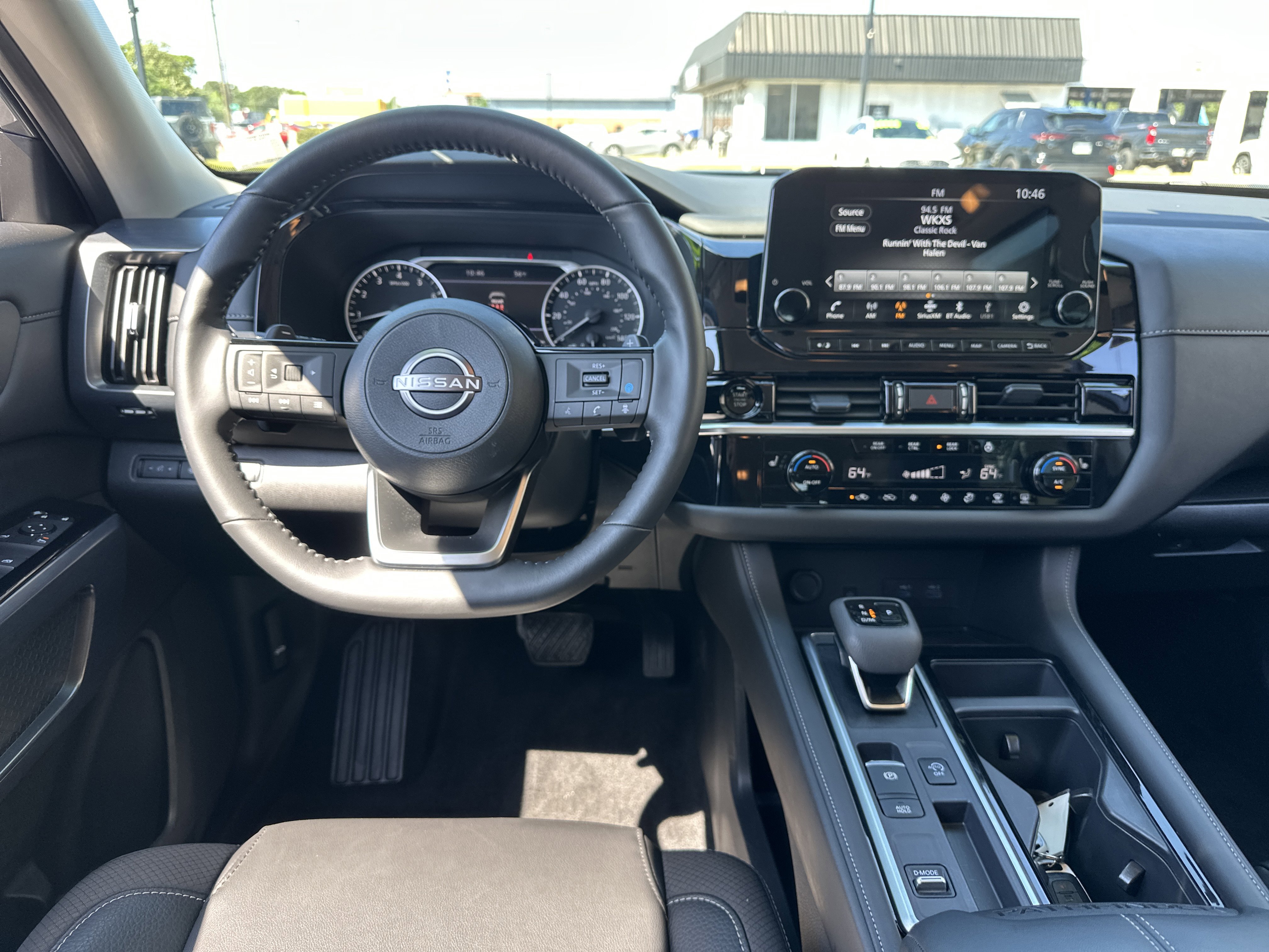 Used 2025 Nissan Pathfinder SL w/ Black Appearance Package FWD image 15