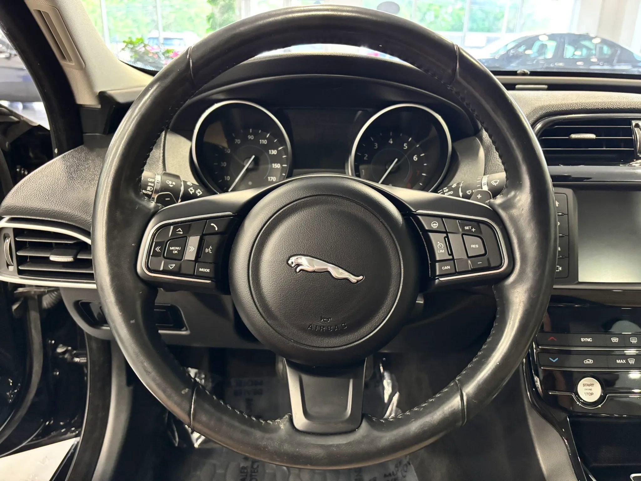 Used 2017 Jaguar XE Premium RWD image 30
