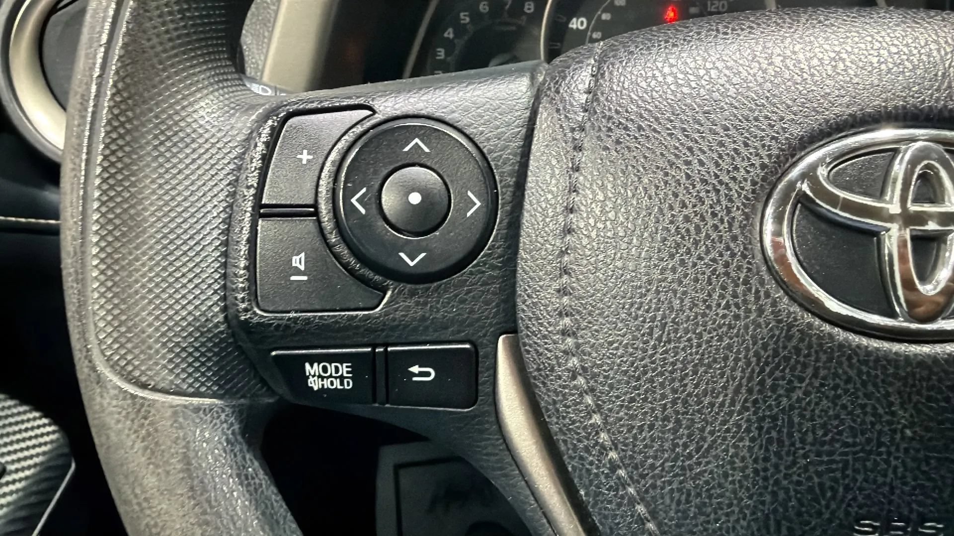 Used 2014 Toyota RAV4 XLE AWD/4WD image 12