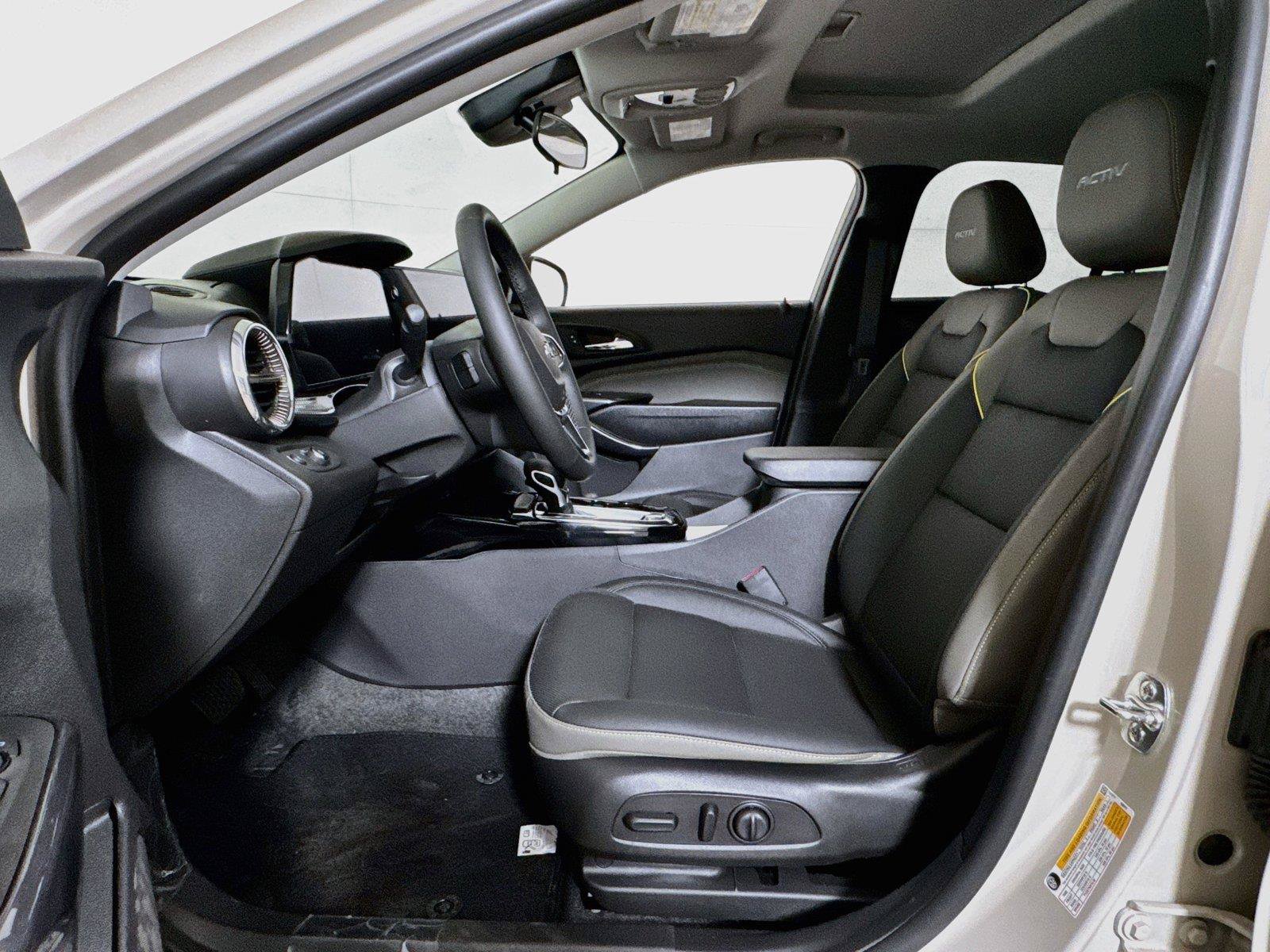New 2026 Chevrolet Trax ACTIV w/ Sunroof Package FWD image 11