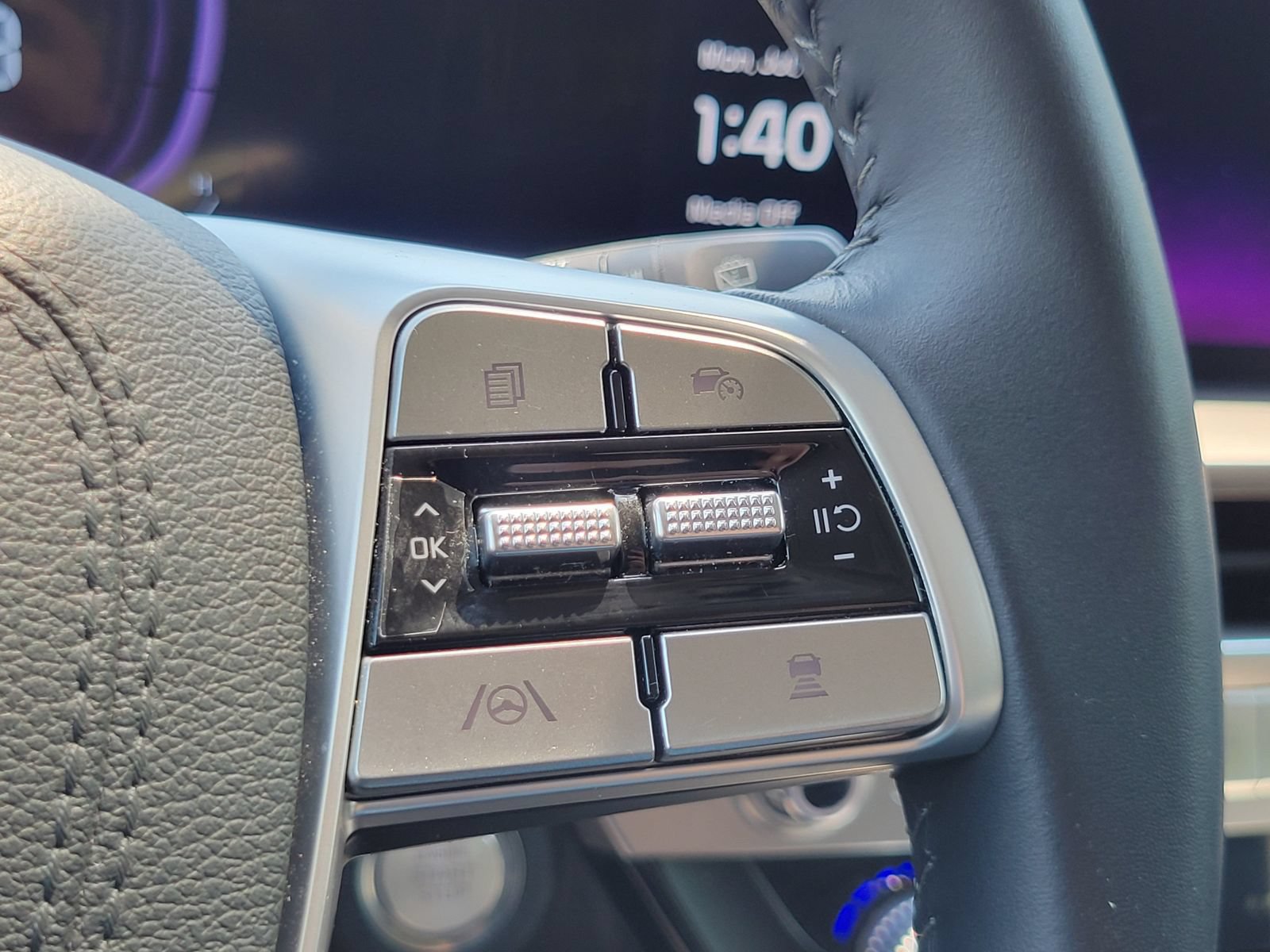 Certified 2025 Kia Telluride S FWD image 19