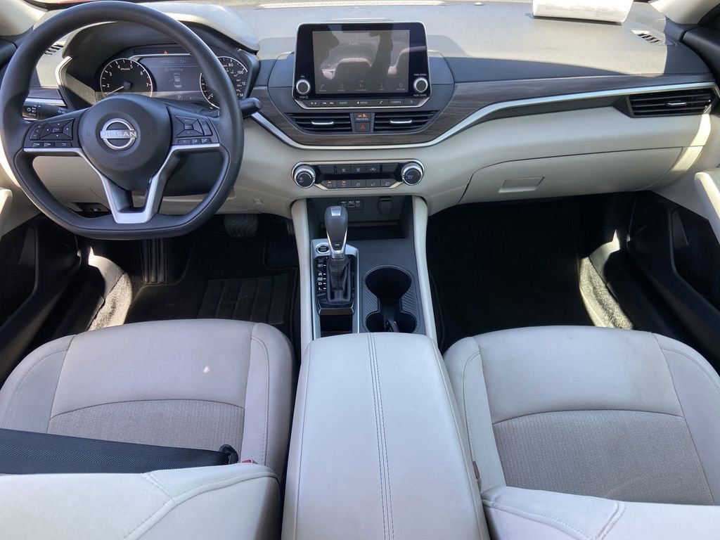 Used 2025 Nissan Altima 2.5 SV image 23