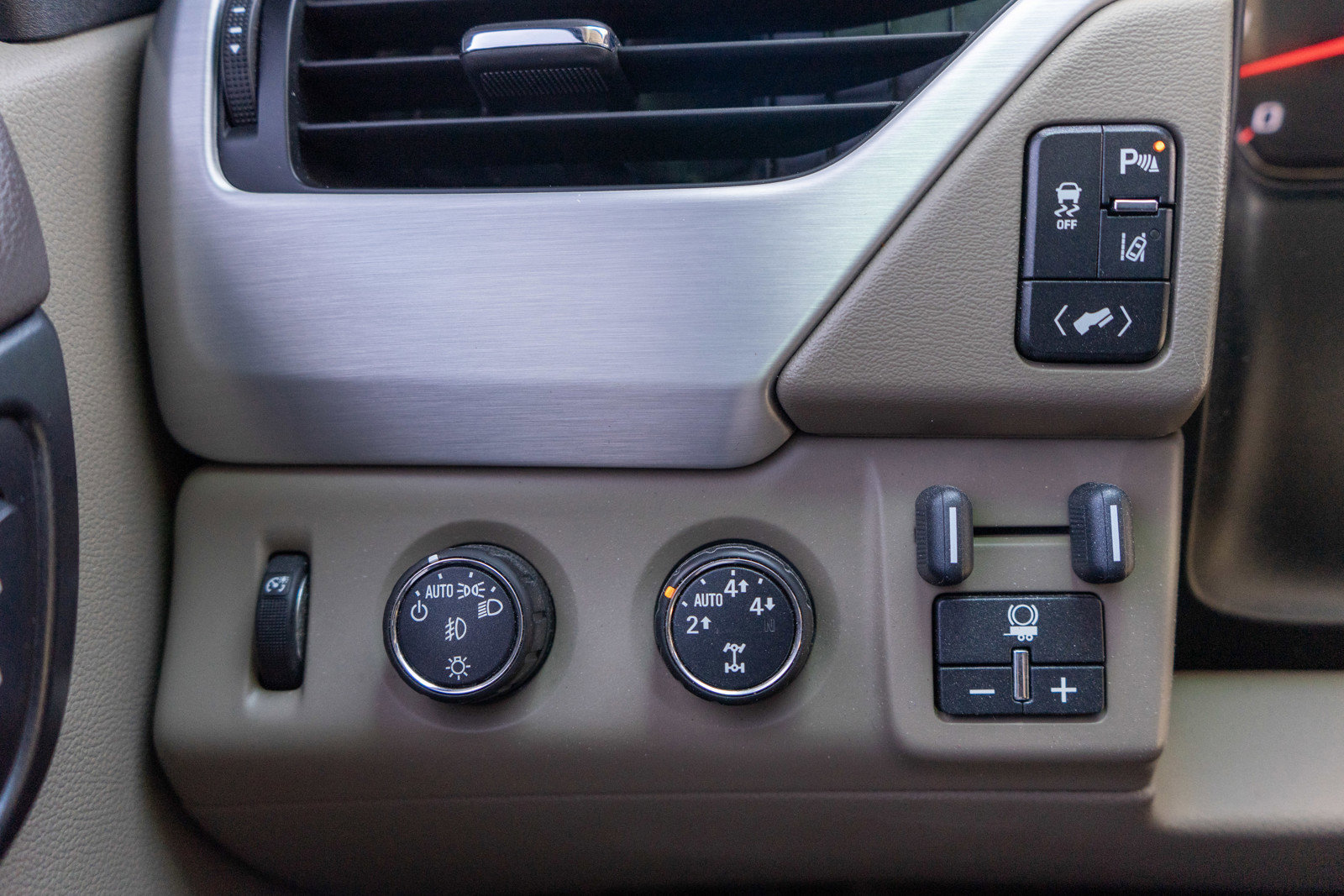 Used 2015 GMC Yukon XL SLT w/ HD Trailering Package AWD/4WD image 17