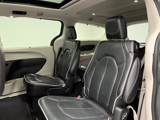 Used 2023 Chrysler Pacifica Limited FWD image 43
