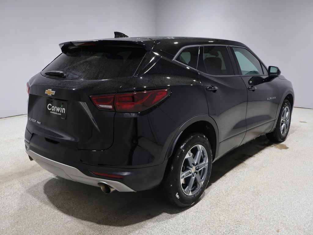 Used 2025 Chevrolet Blazer LT image 2