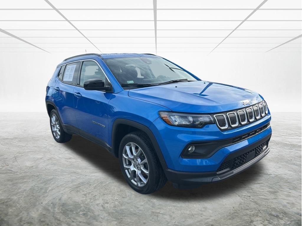 Used 2022 Jeep Compass Latitude AWD/4WD image 2