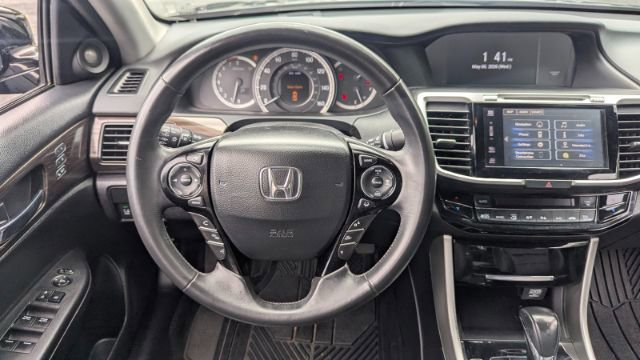 Used 2017 Honda Accord Touring image 25