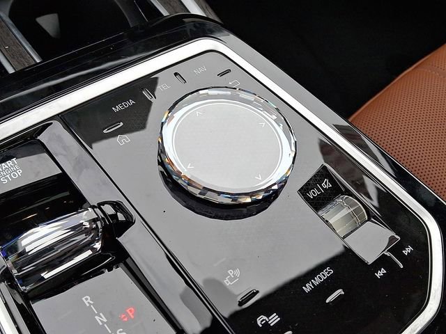 New 2026 BMW 760i xDrive w/ Premium Package image 14
