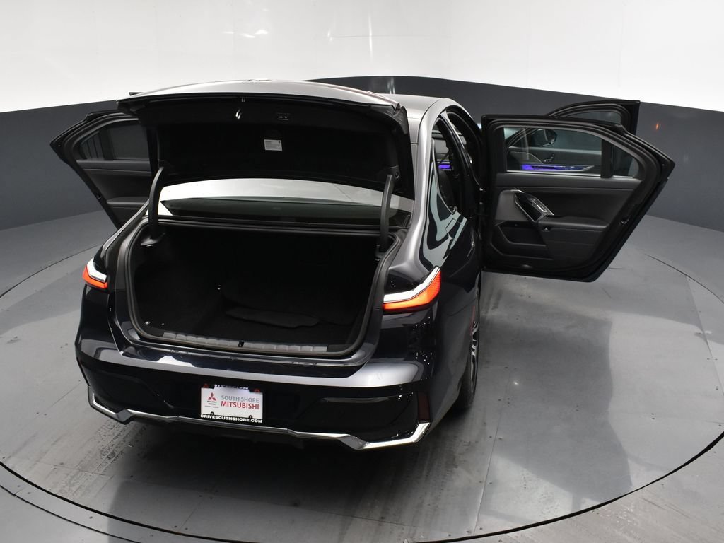 Used 2025 BMW 740i xDrive AWD/4WD image 31