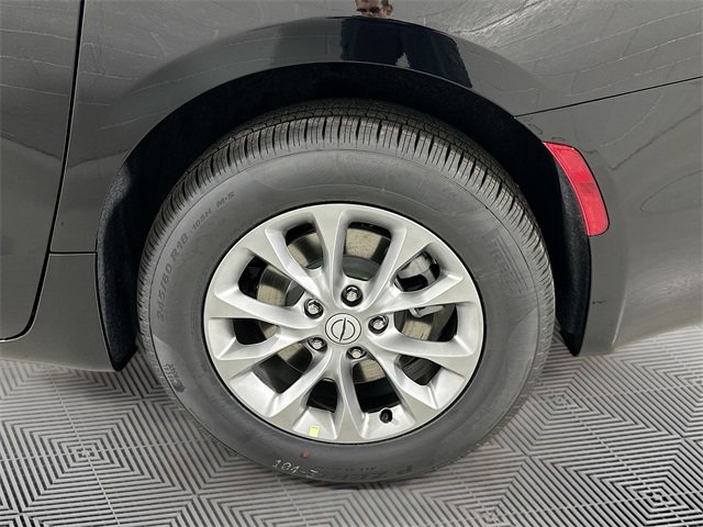 New 2026 Chrysler Pacifica Select image 16