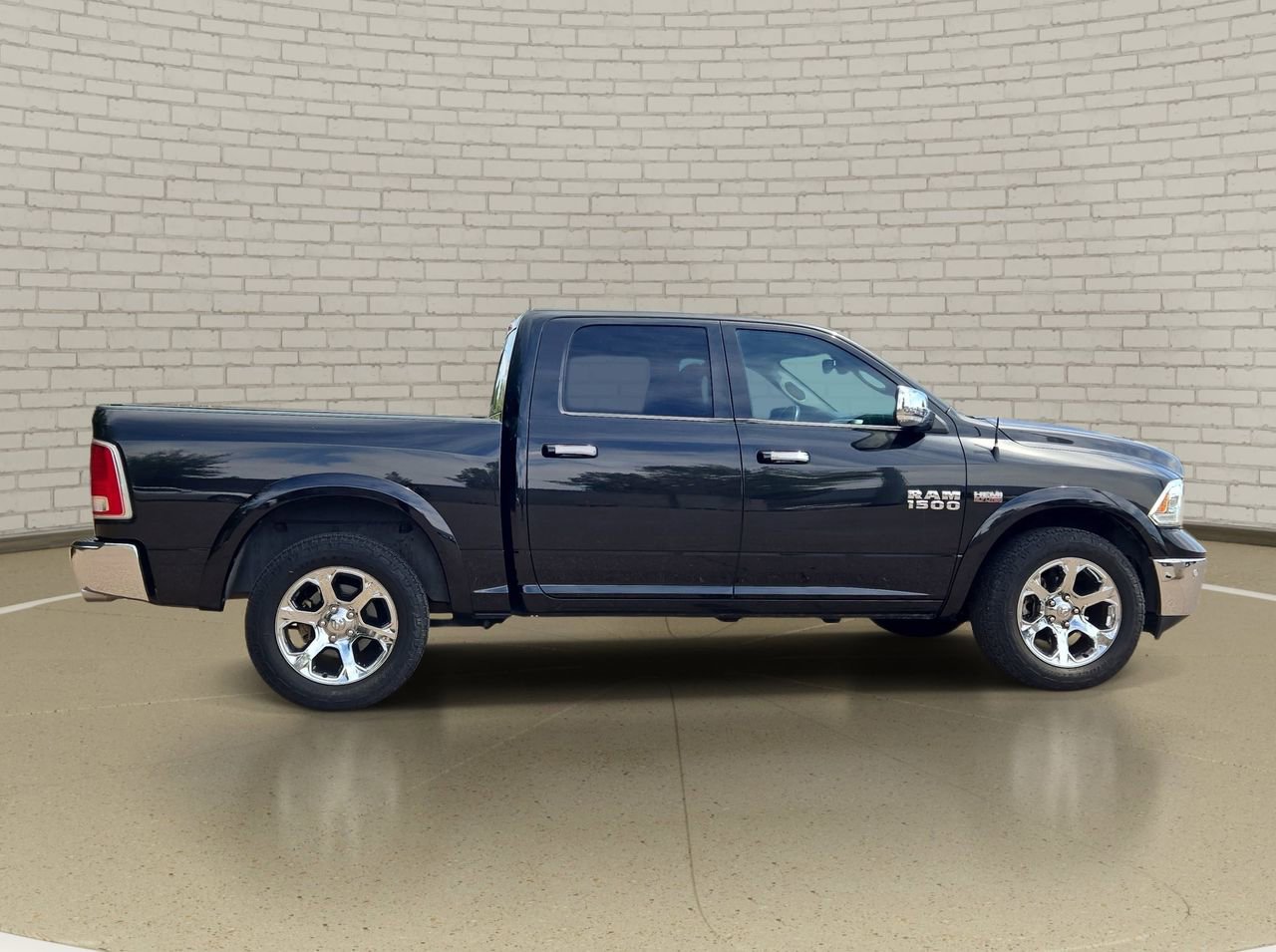 Used 2017 RAM 1500 Laramie w/ Convenience Group image 4