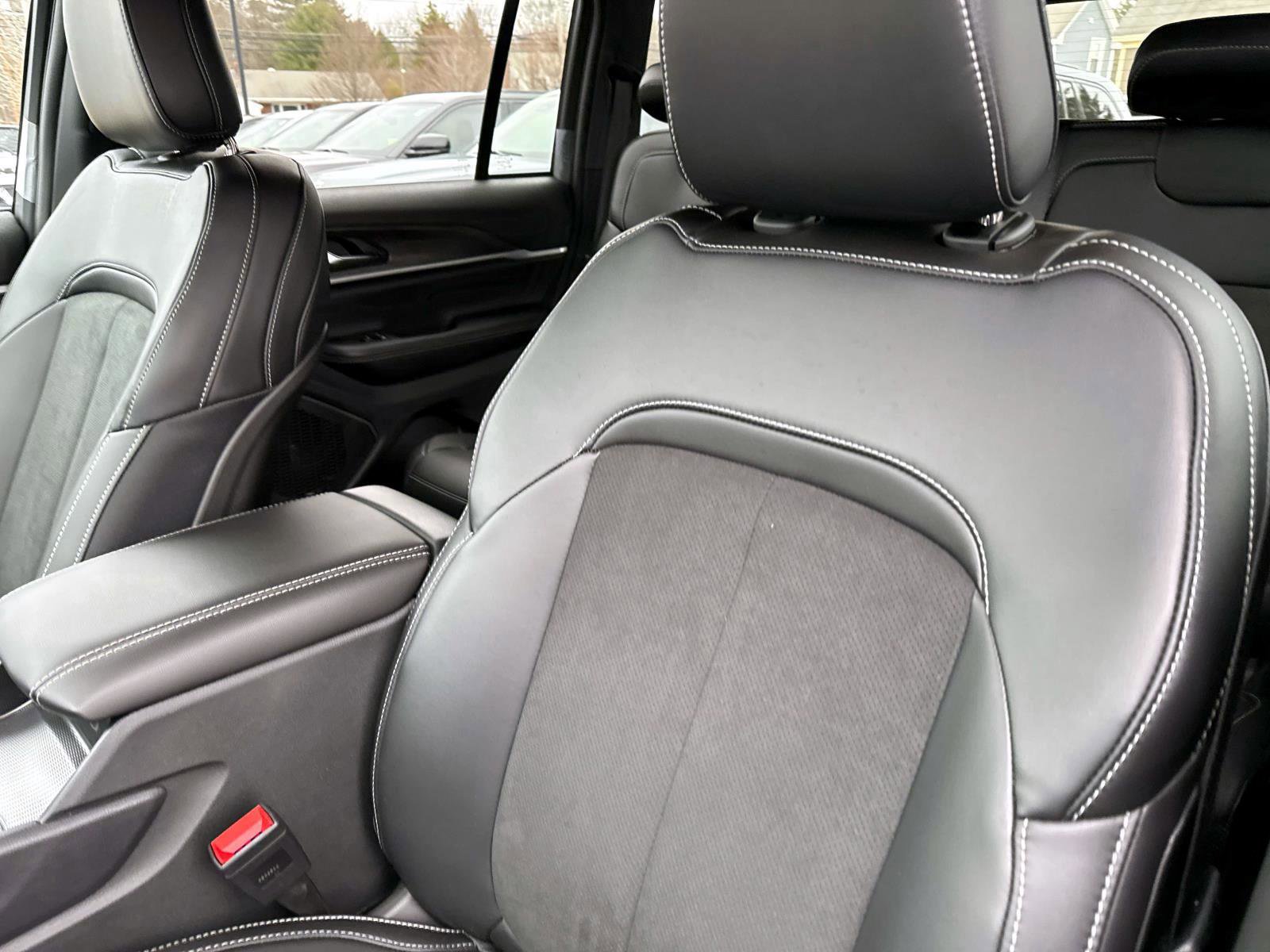 New 2026 Jeep Grand Cherokee Altitude image 11