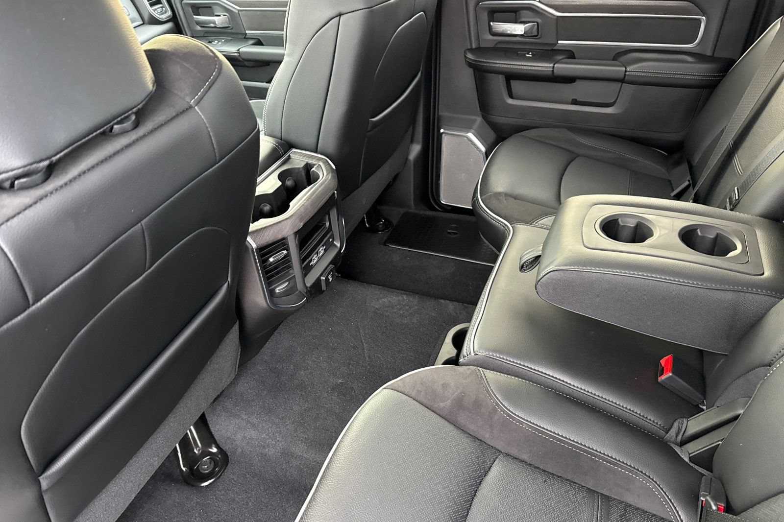 New 2026 RAM 3500 Laramie AWD/4WD image 8