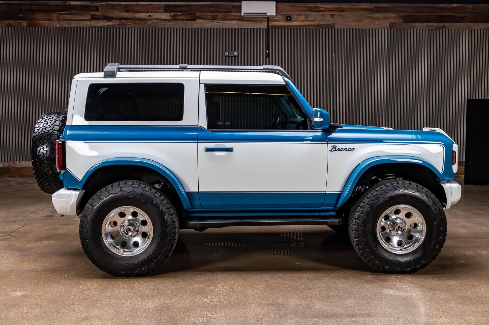Used 2024 Ford Bronco Heritage Edition AWD/4WD image 11