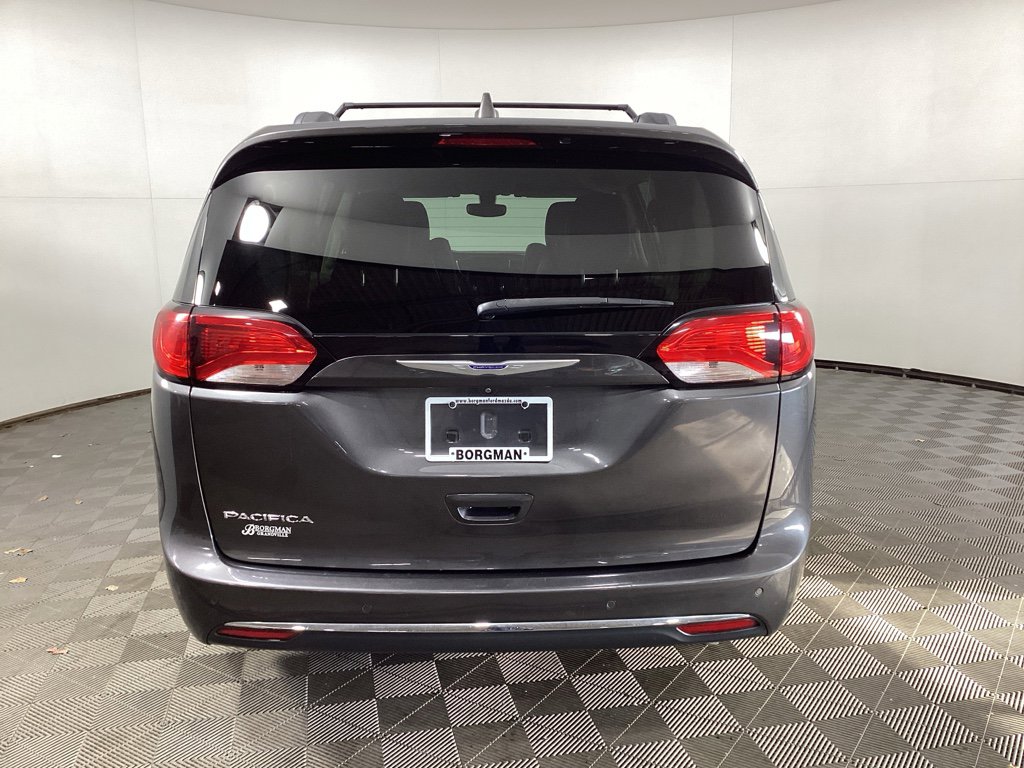 Used 2019 Chrysler Pacifica Touring-L Plus w/ Tire & Wheel Group image 3