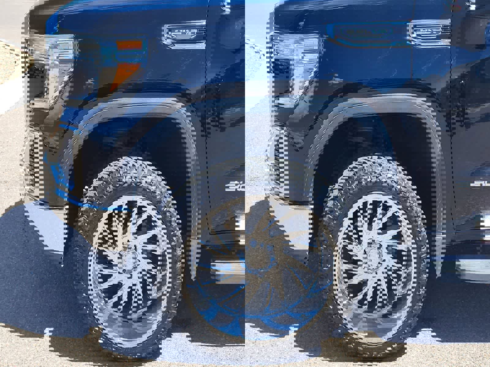 Used 2019 GMC Sierra 1500 SLT w/ SLT Premium Plus Package image 7