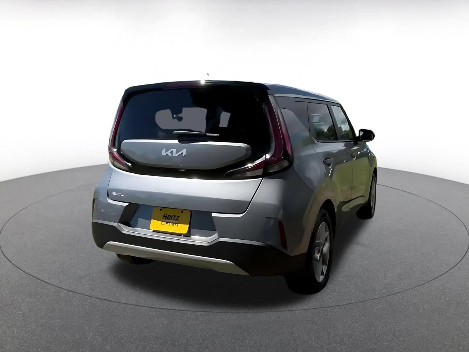 Used 2025 Kia Soul LX w/ LX Technology Package FWD image 14
