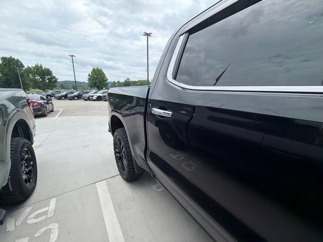 Used 2020 Chevrolet Silverado 1500 High Country w/ Technology Package AWD/4WD image 15